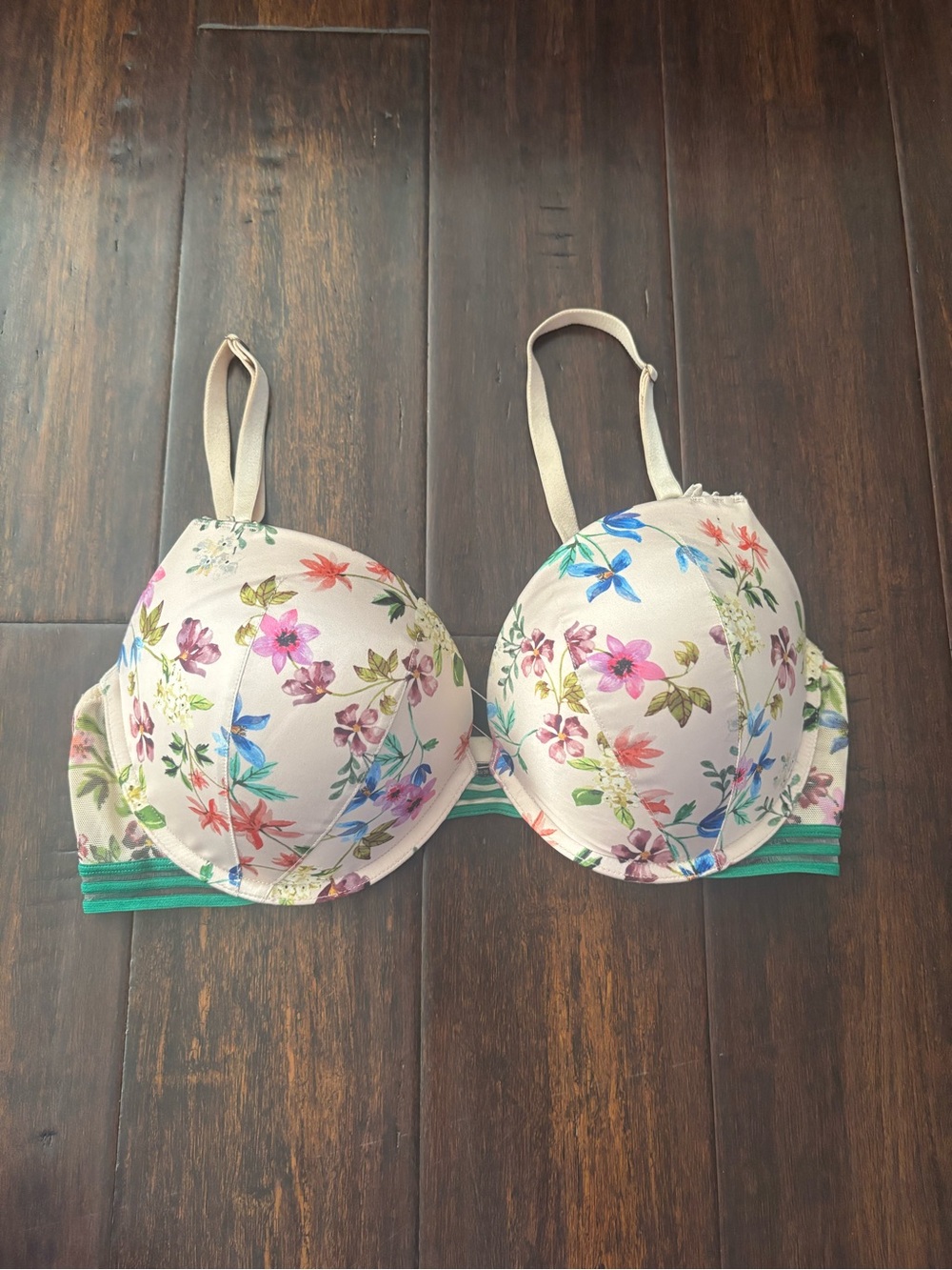 Victoria's secret very sexy pushup nude floral bra size 36D